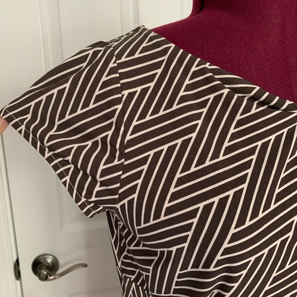 Ann Taylor Dress, geometric pattern size 8. - Picture 3 of 3
